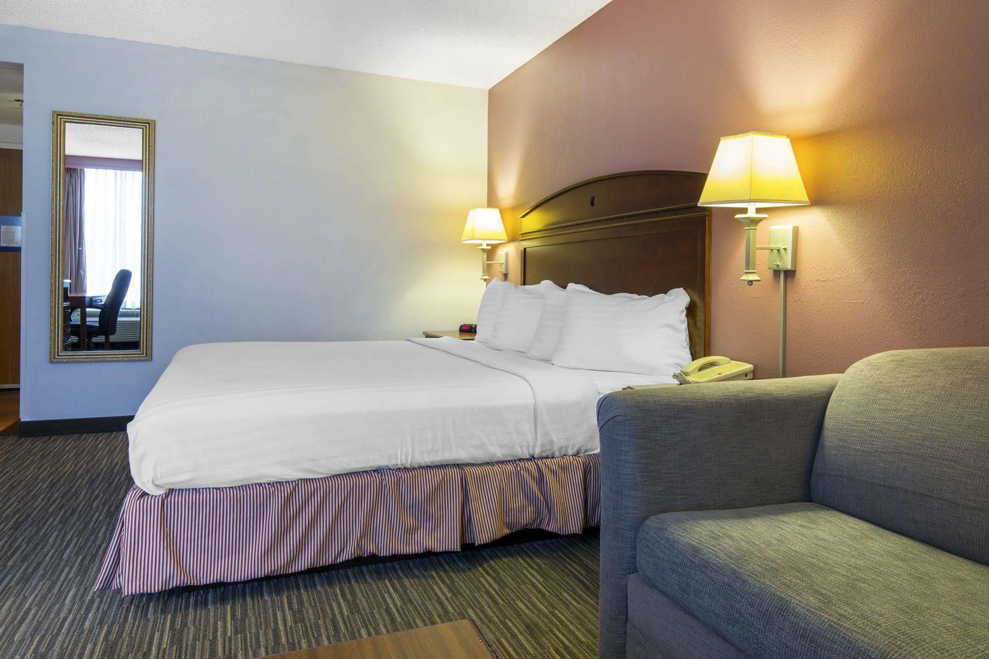 Greenstay Hotel & Suites Central Springfield Eksteriør billede
